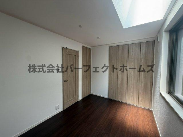 太秦緑ヶ丘戸建　賃貸の洋室|落ち着いた色調の洋室です