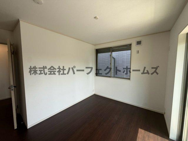 太秦緑ヶ丘戸建　賃貸の洋室|落ち着いた色調の洋室です