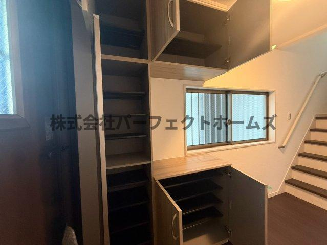 太秦緑ヶ丘戸建　賃貸の収納|大きなスペースがあり、収納には困りません