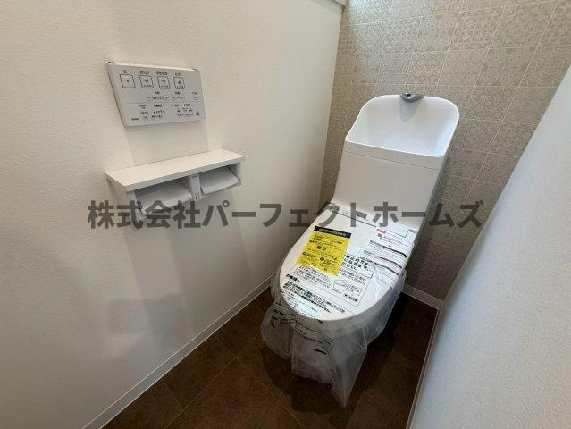 太秦緑ヶ丘戸建　賃貸のトイレ|清潔感のあるトイレです