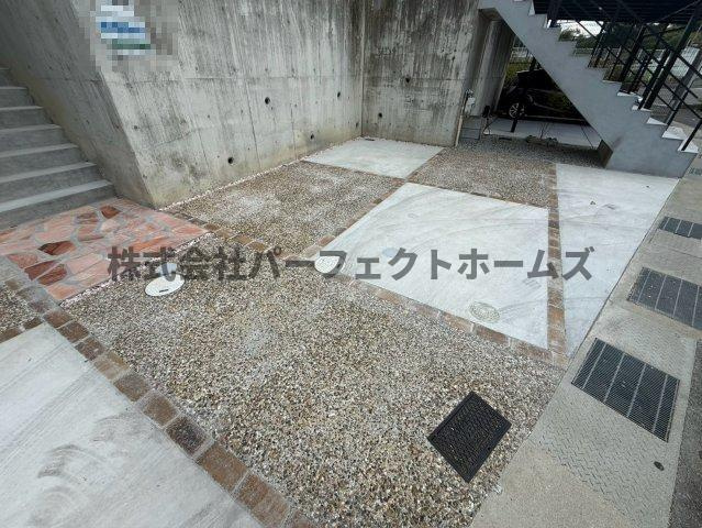 太秦緑ヶ丘戸建　賃貸の駐車場|駐車場があります