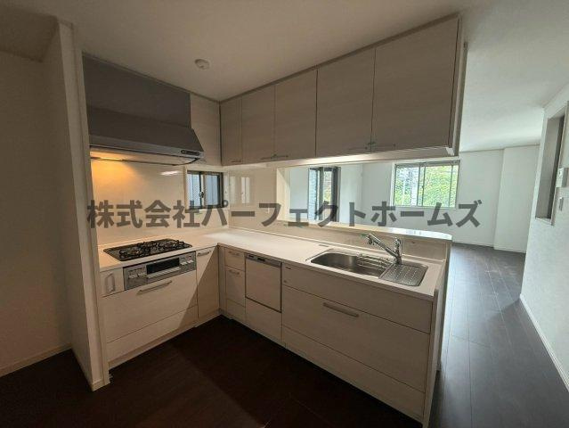 太秦緑ヶ丘戸建　賃貸のキッチン|コンパクトなキッチンで掃除もラクラク