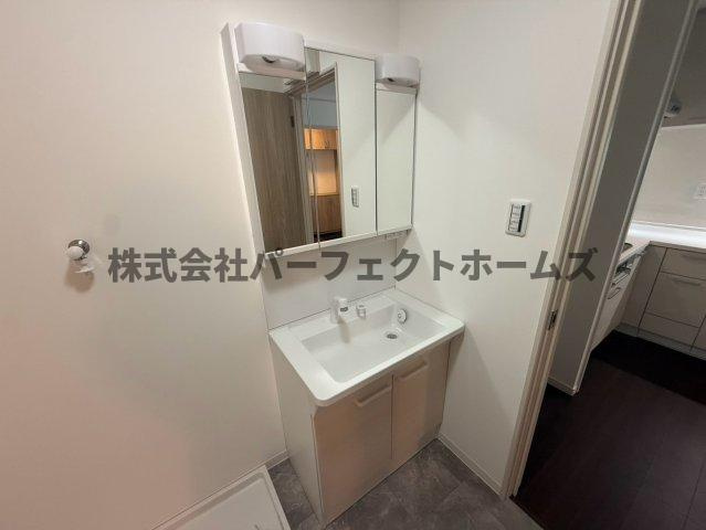 太秦緑ヶ丘戸建　賃貸の独立洗面台|独立洗面化粧台が付いています