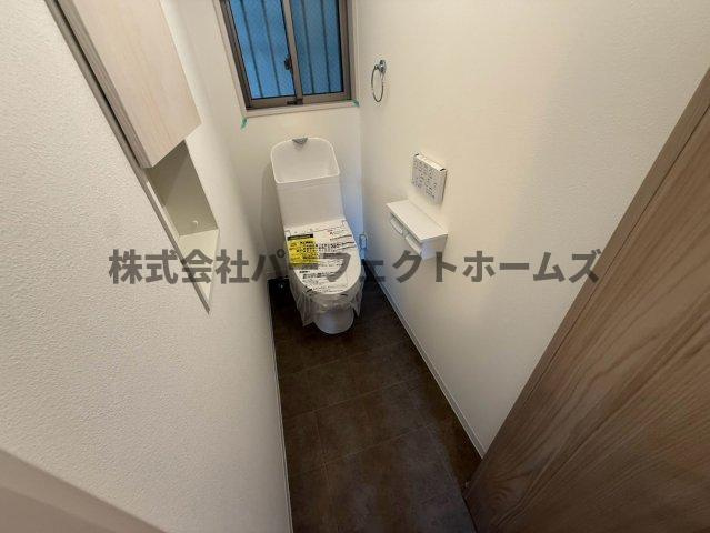 太秦緑ヶ丘戸建　賃貸のトイレ|清潔感のあるトイレです