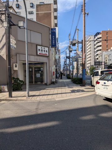 ニュー上六ビルの周辺