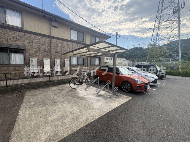 ブランドールの駐車場