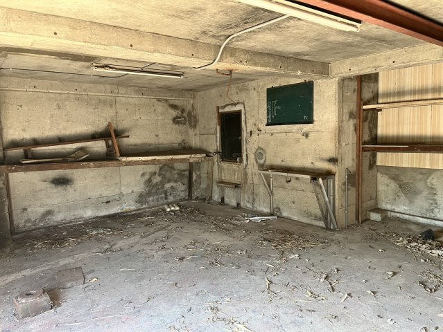 大山町西坪貸家の駐車場