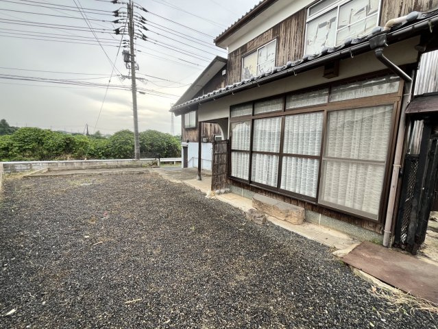 大山町西坪貸家の庭