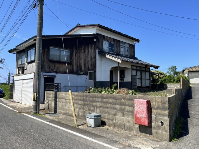 大山町西坪貸家の外観
