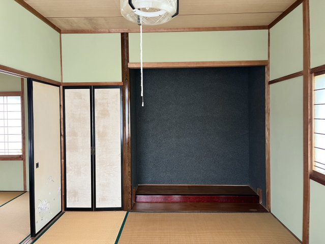 大山町西坪貸家の和室