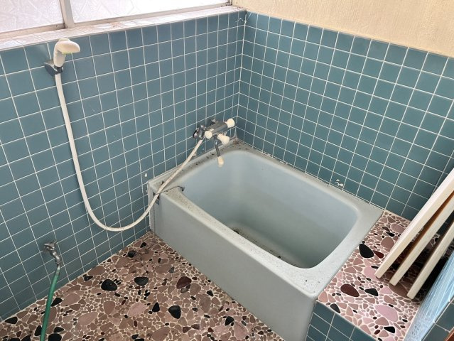 大山町西坪貸家の浴室