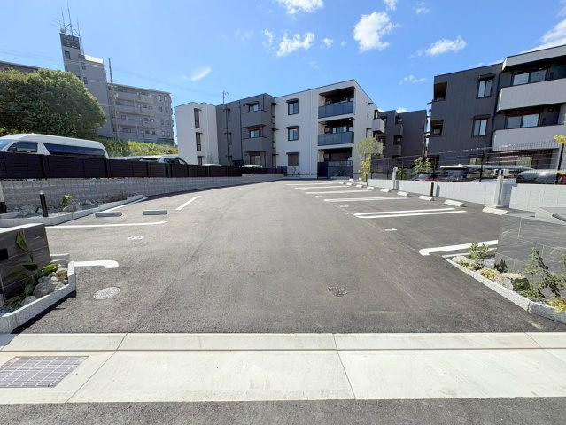 NIGAWA RESIDENCE Ⅱの駐車場|駐車場があるので、車を買う予定の方も安心です