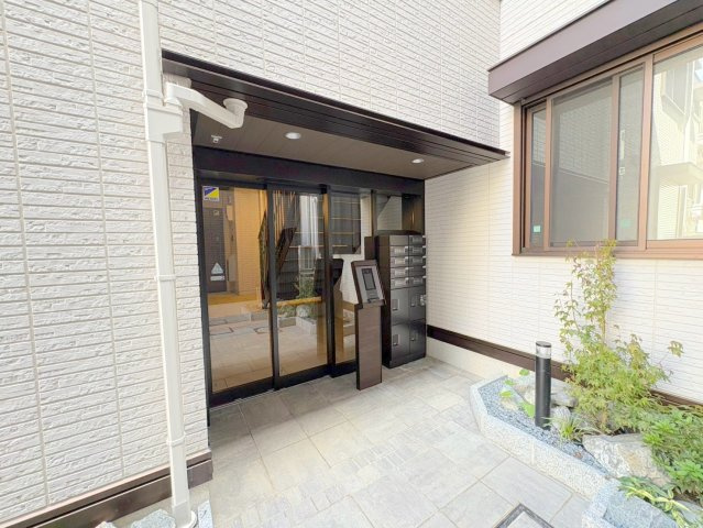 NIGAWA RESIDENCE Ⅱのエントランス|建物の内部です