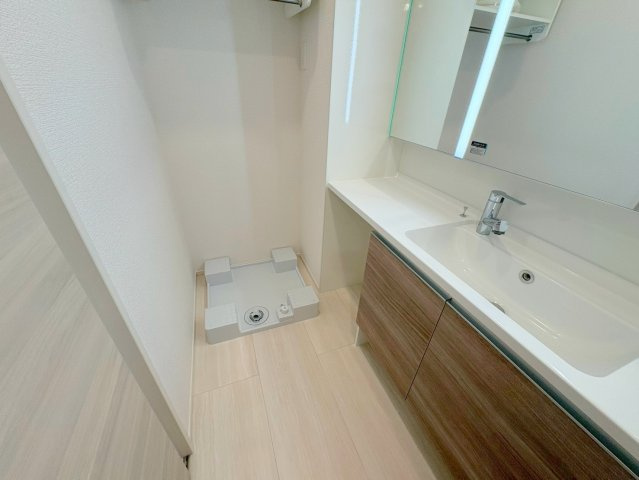 NIGAWA RESIDENCE Ⅱの洗面所|ゆったりとスペースのある洗面所