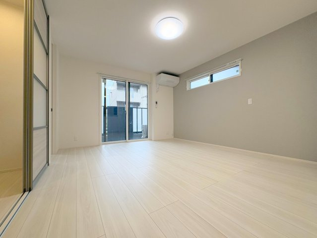 NIGAWA RESIDENCE Ⅱの居間・リビング|こちらの居間で趣味の時間をお楽しみください