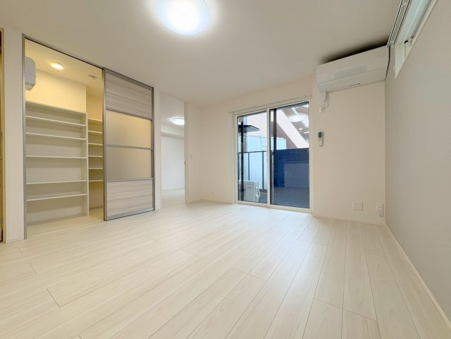 NIGAWA RESIDENCE Ⅱの居間・リビング|ゆったりとした居間です