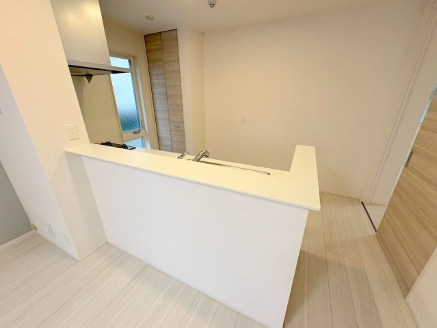 NIGAWA RESIDENCE Ⅱの居間・リビング|こちらのリビングで趣味の時間をお楽しみください