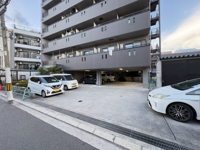 リュミエール　イーストの駐車場