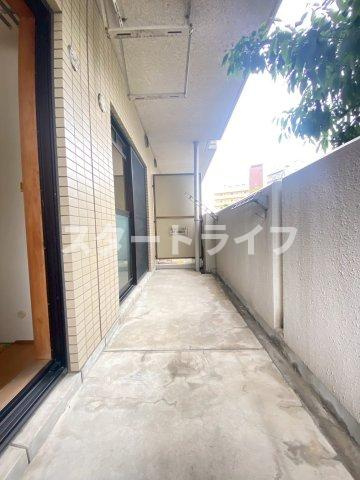 大阪市東淀川区淡路２丁目の賃貸マンションのバルコニー
