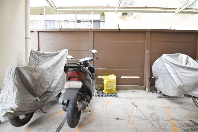 【駐車場】 | 上北沢ハイネスコーポ | バイク置き場。空き区画の有無や駐輪料金、サイズおよび排気量規定などについては、改めてお問い合わせください。～即日のご見学可能～　お問合せはお気軽にどうぞ。