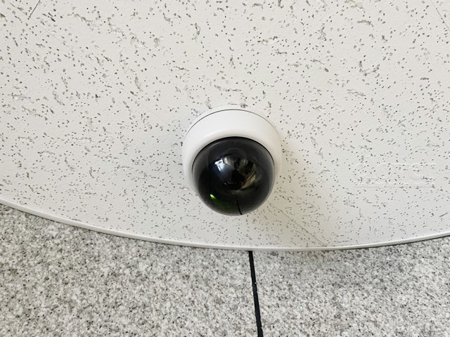 【防犯設備】 | 上北沢ハイネスコーポ | 建物や敷地の隅々に目を光らせる防犯カメラが設置されています。現地を見学される際には、カメラの存在やその台数にも意識を払ってみてください。～即日のご見学可能～　お問合せはお気軽にどうぞ。