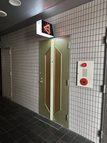 東大阪市御厨栄町１丁目の店舗一部のエントランス