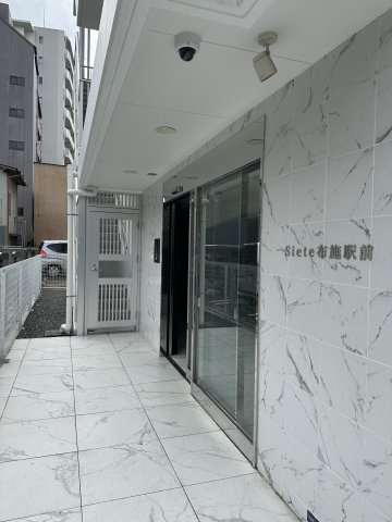 Siete布施駅前の玄関