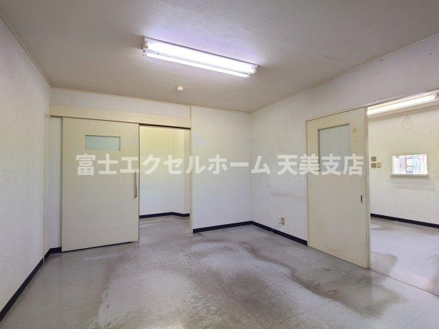 堀ビル　高安内科跡の居間・リビング