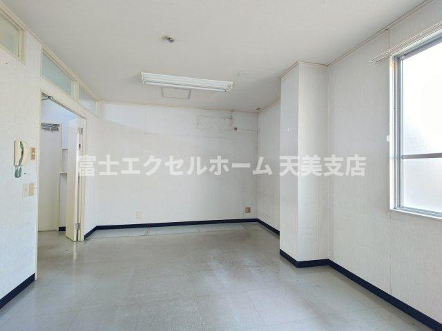 堀ビル　高安内科跡の居間・リビング
