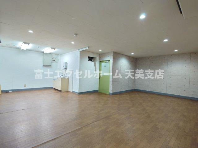 山口ビルの居間・リビング
