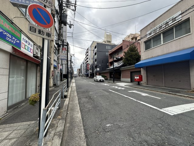 ニュー上六ビルの周辺