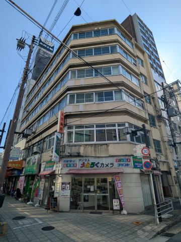 ニュー上六ビルの外観