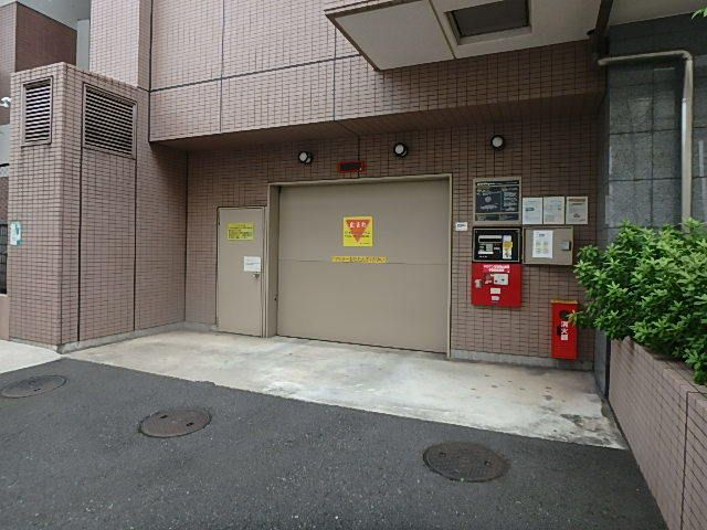 ドゥーエ横濱台町の駐車場