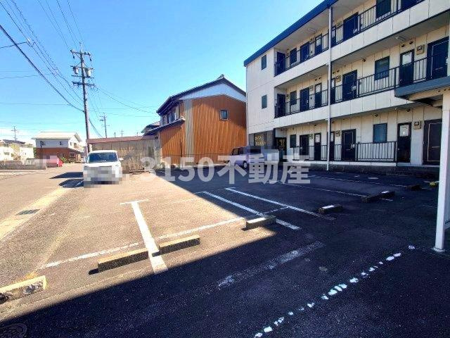 島川ハイツの駐車場