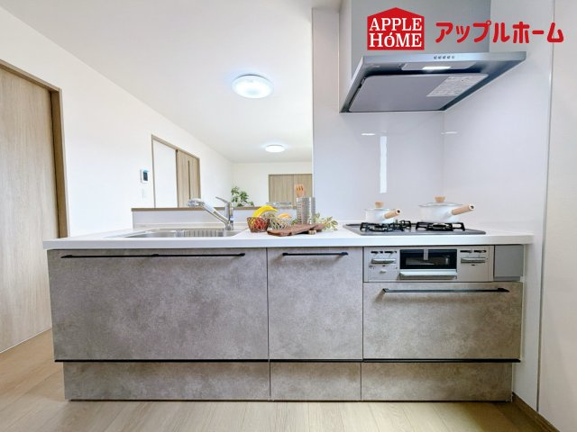 ハートフルタウン さいたま市北区奈良町42番のキッチン|見栄えもよくお手入れもスムーズに出来ます。豊富な収納力もございますので、キッチンスペースをスッキリとお使い頂けそうです。