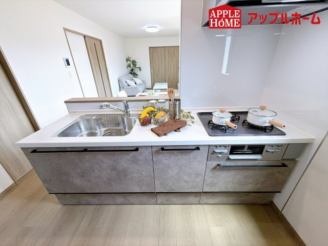 ハートフルタウン さいたま市北区奈良町42番のキッチン|キッチンの収納も充実☆生活の質が向上すること間違いなしの充実設備です。