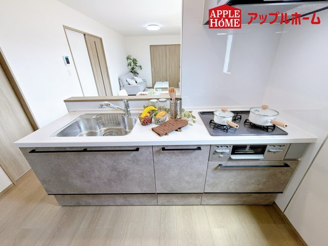 ハートフルタウン さいたま市北区奈良町42番のキッチン|キッチンの収納も充実☆生活の質が向上すること間違いなしの充実設備です。