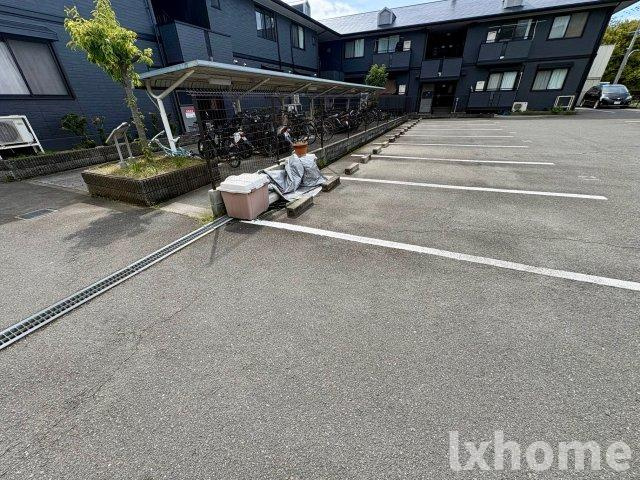 グランメール・コートの駐車場