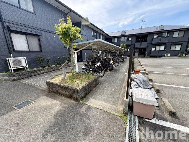 グランメール・コートの駐車場