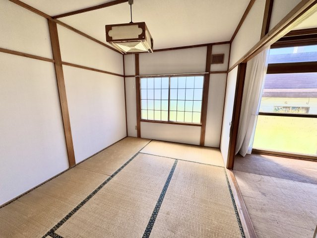 春採7丁目☆家族の距離感を大切に。1階・2階で空間を使い分ける二世帯ライフのご提案の和室|心安らぐ落ち着いた空間の6帖和室。
