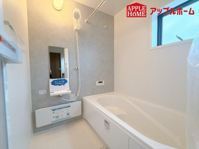 さいたま市西区二ツ宮の浴室|窓付きのバスルームは、採光もあり明るく気持ちの良い空間です。窓があることで、換気環境も良好。掃除もスムーズに出来ます