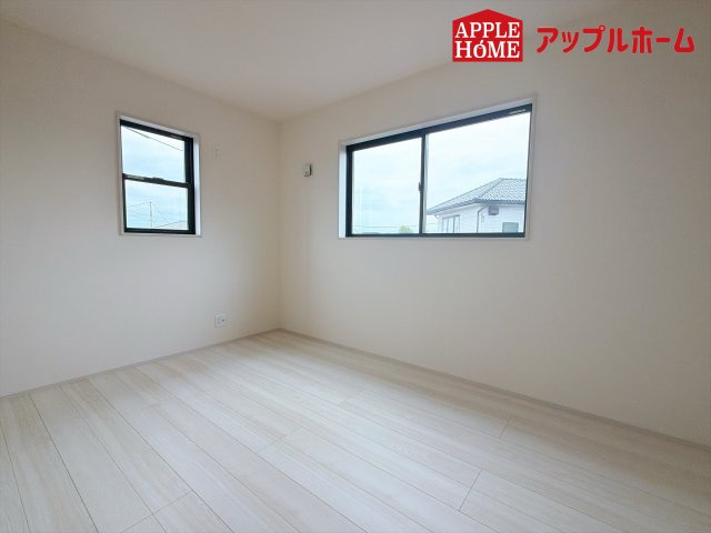 さいたま市西区二ツ宮の洋室|充分な広さの収納を備え、風通しも良く、大変居心地の良い採光良好な洋室は、快適空間。プライベートの時間もゆったりお寛ぎ頂けそうですね！