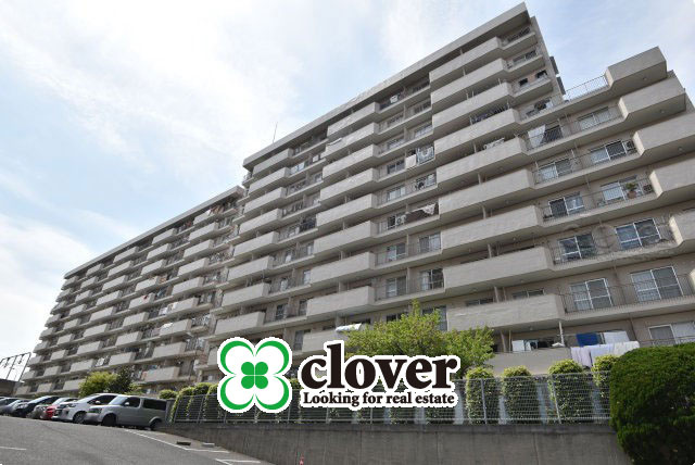 【外観】 | 富士見台マンション | 手入れの行き届いた外壁やエントランスなど、「見ればわかる」レベルで清潔感を保ったマンションです。築年数を感じさせない姿で皆様をお出迎えします。～即日のご見学可能～　お問合せはお気軽にどうぞ。
