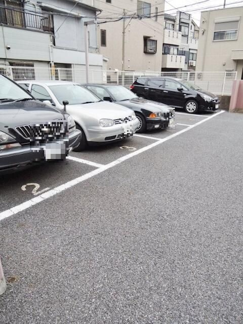 カーサ・グランデ生麦の駐車場