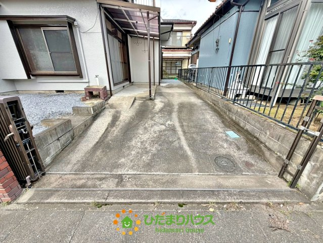 加須市正能　中古一戸建ての駐車場