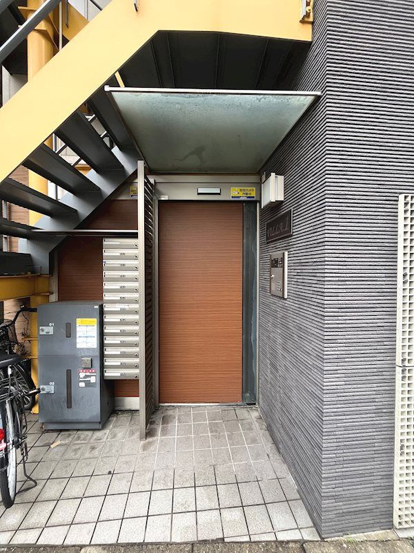 VILLA.1 のエントランス