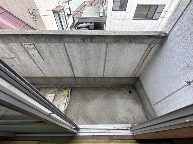 府中市是政２丁目の賃貸マンションのバルコニー