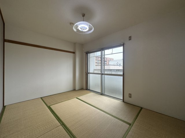 府中市是政２丁目の賃貸マンションの和室