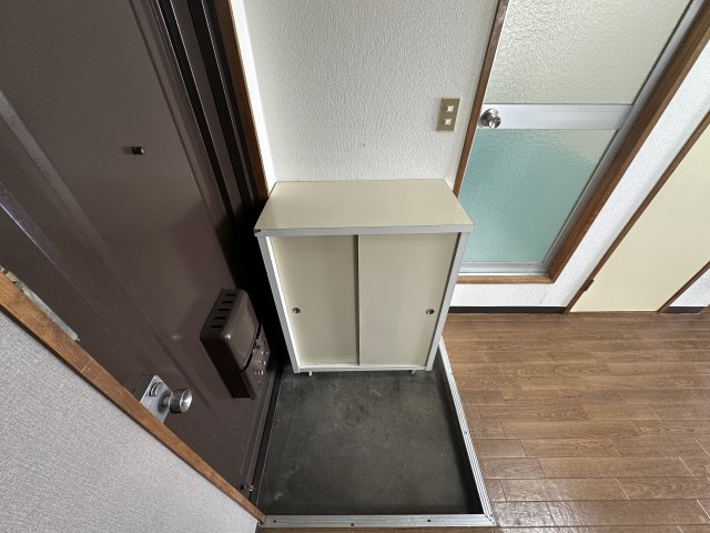 府中市是政２丁目の賃貸マンションの玄関