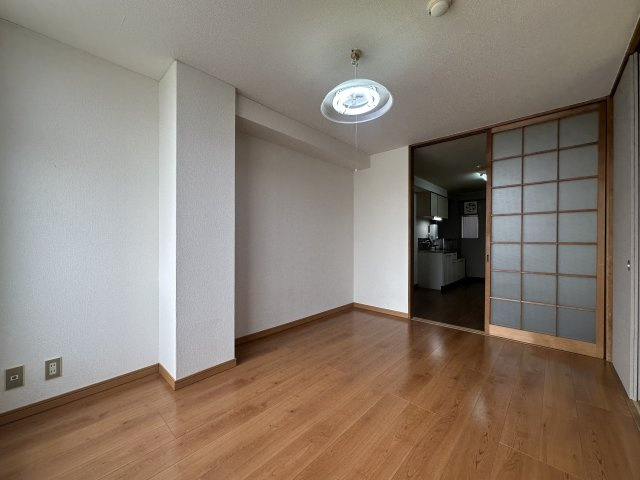 府中市是政２丁目の賃貸マンションの洋室